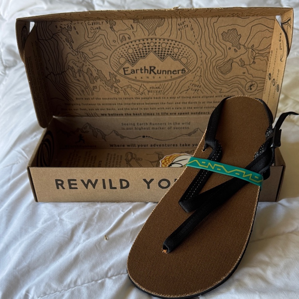 Earth Runners Black Circadian sandals size men’s 10/womens 12, NIB